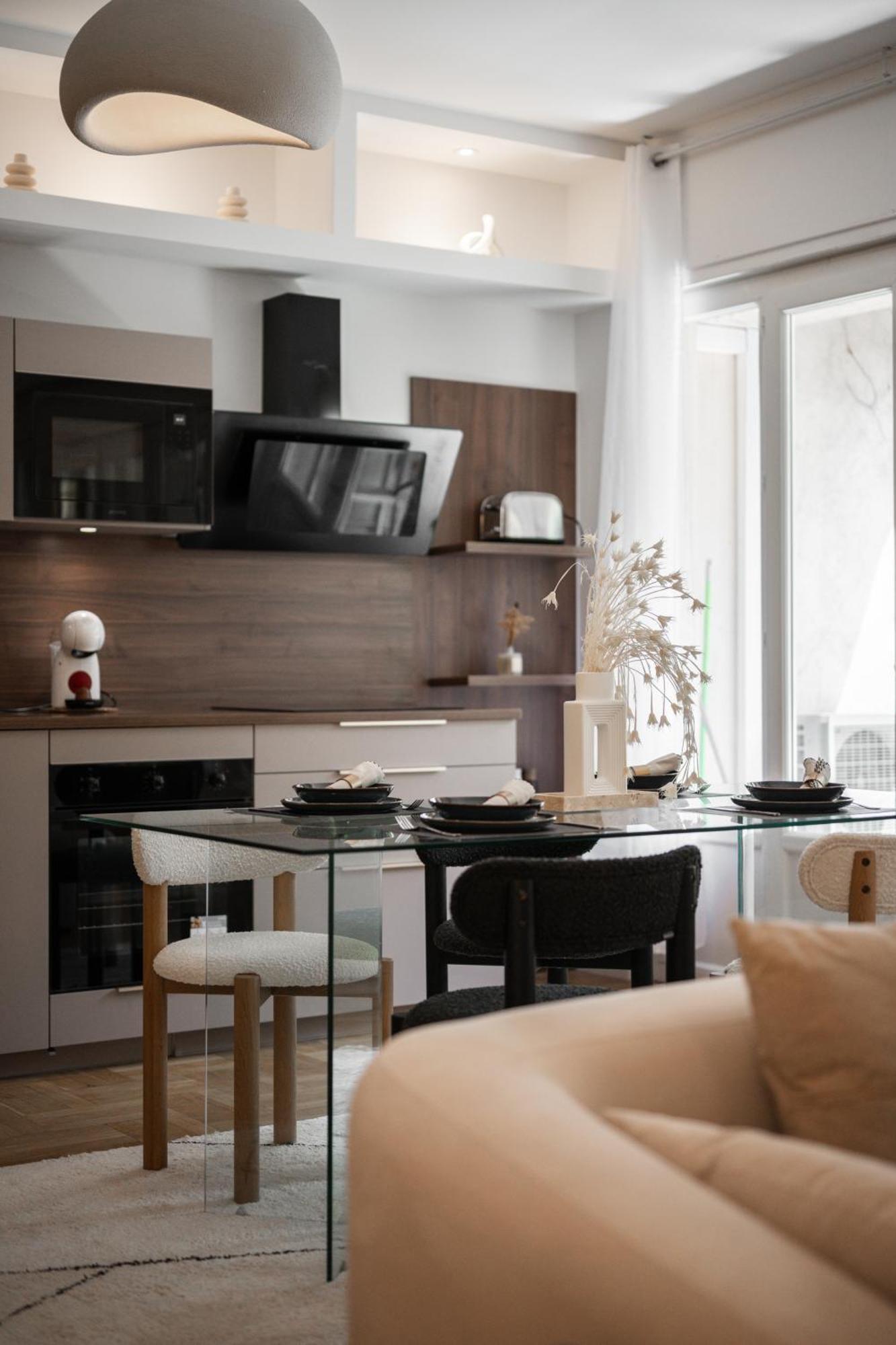 Apartment Luxueux, Spacieux Et Equipe A 5 Min Du Port Nice